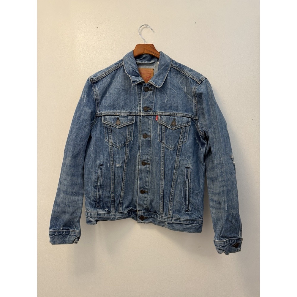 LEVI'S Men's Blue Distressed PATCHWORK TRUCKER DENIM JACKET Size Medium